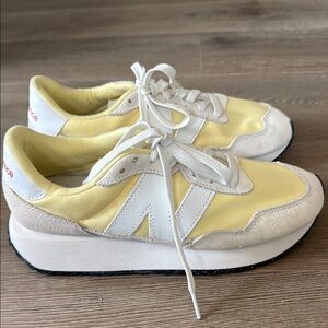 New Balance 237 Lemon yellow sneakers 
Women’s size 9/ like new